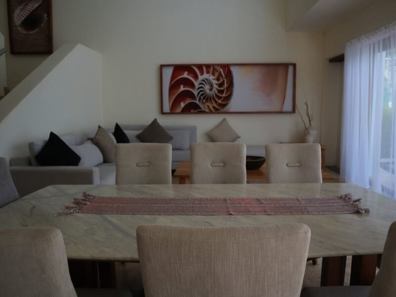 Casa frente de club de playa