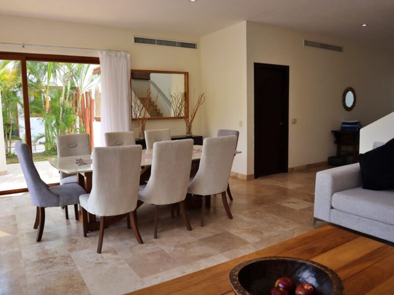 Casa frente de club de playa