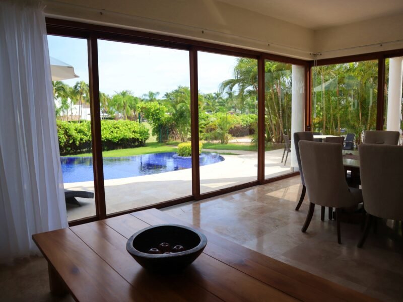 Casa frente de club de playa