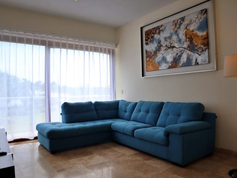 Casa frente de club de playa