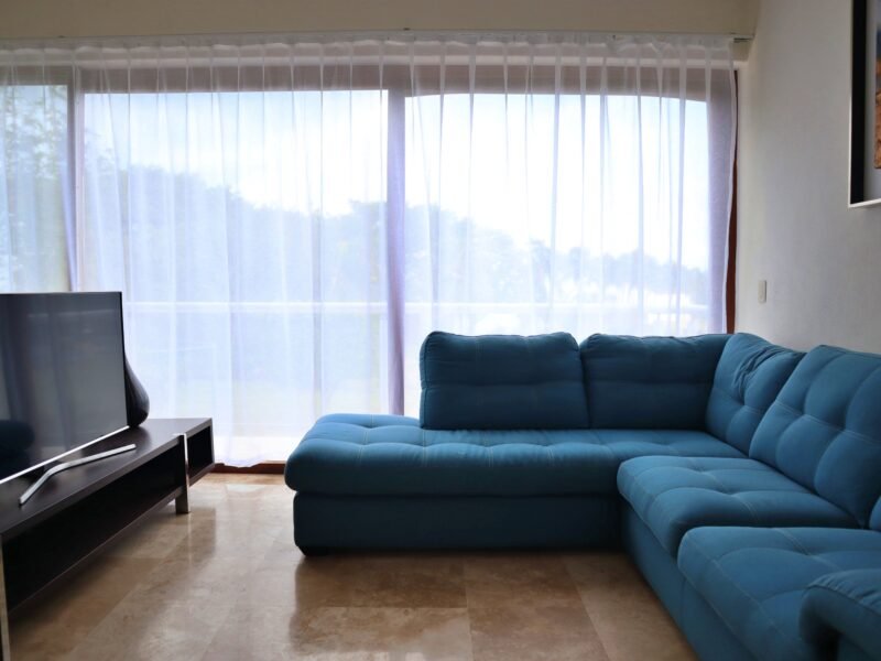 Casa frente de club de playa