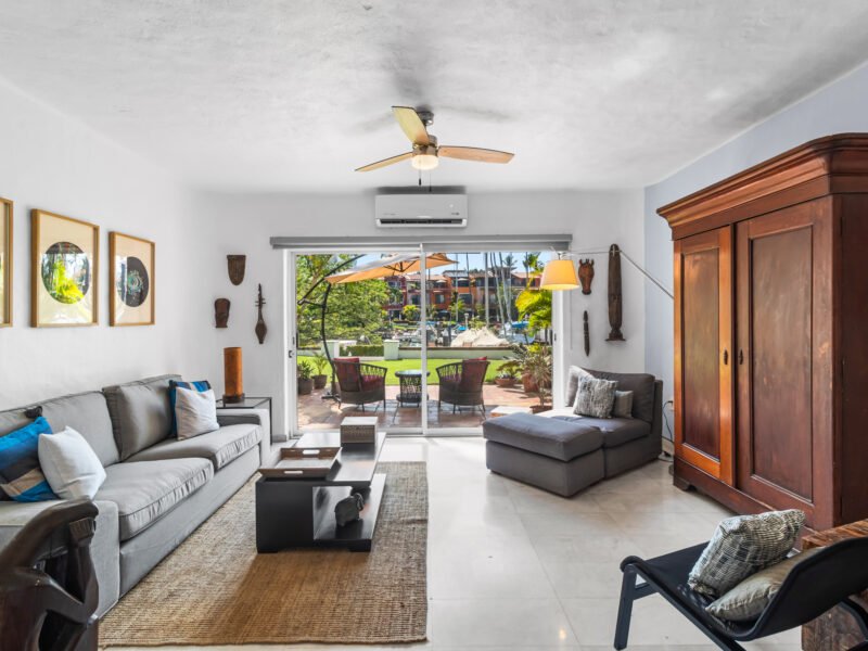 Villa de Alto Nivel en Puerto Iguana | Entorno Privado y Náutico