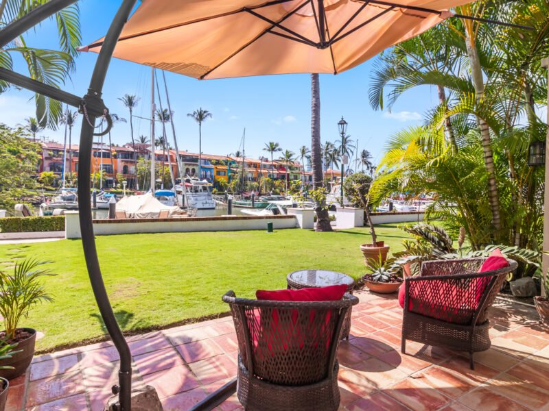 Villa de Alto Nivel en Puerto Iguana | Entorno Privado y Náutico