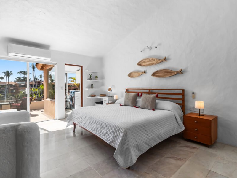 Villa de Alto Nivel en Puerto Iguana | Entorno Privado y Náutico