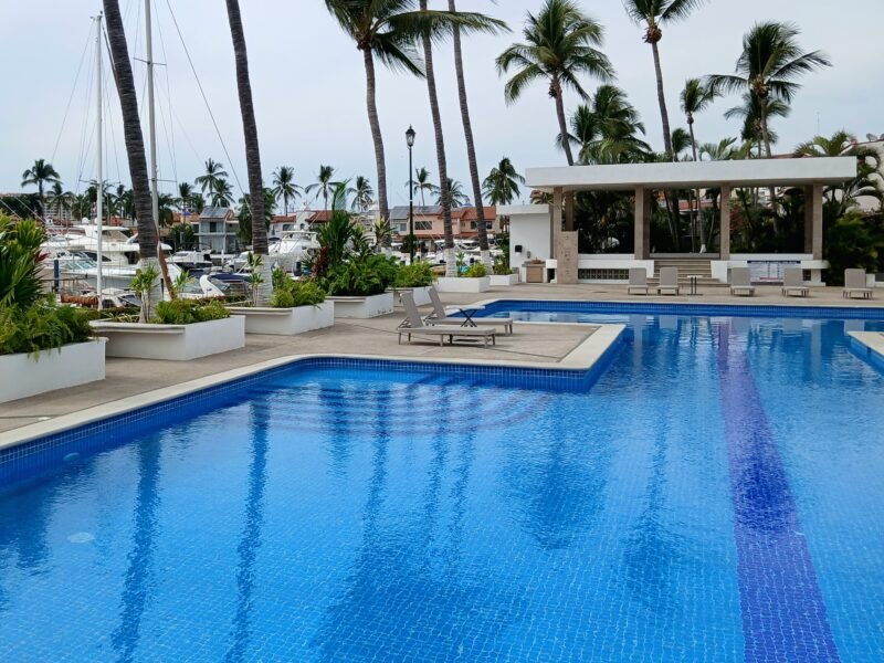 Villa de Alto Nivel en Puerto Iguana | Entorno Privado y Náutico