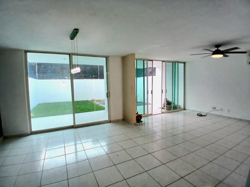 CASA EN RENTA EN Fluvial Vallarta — PUERTO VALLARTA