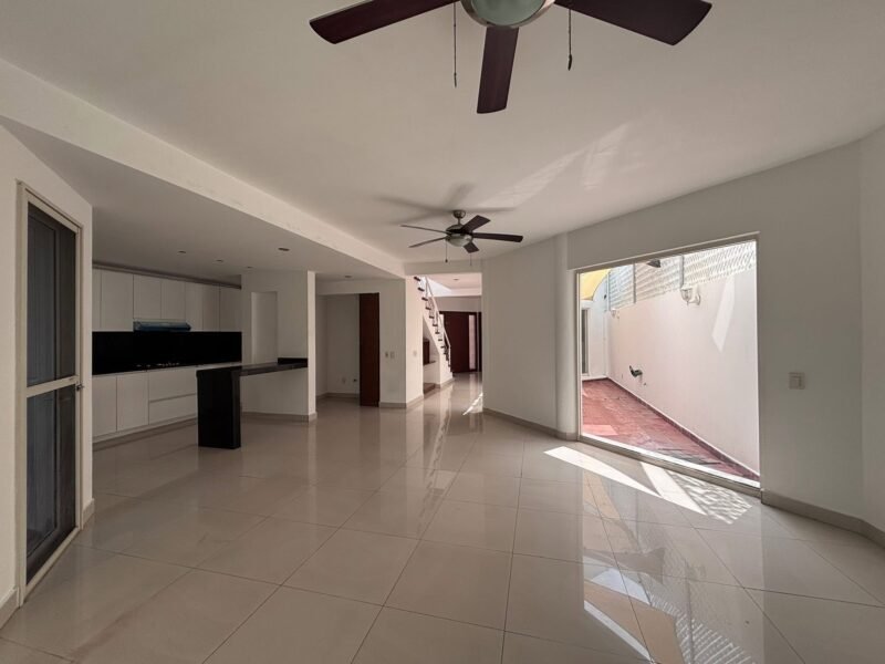 CASA EN RENTA, MARINA VALLARTA, YUBARTA
